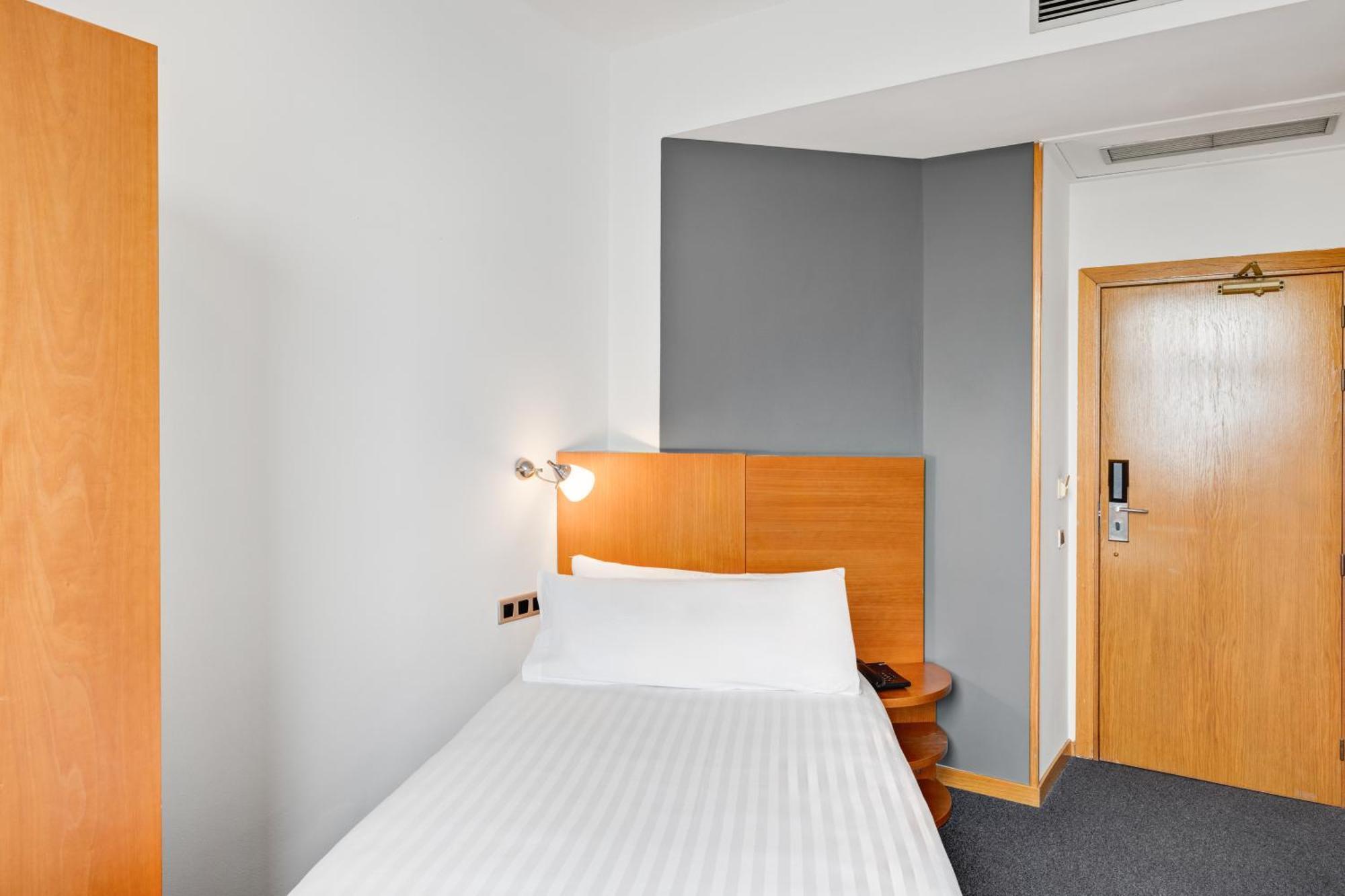 B&B Hotel Barcelona Mollet Porta De Gallecs Mollet del Valles Bagian luar foto
