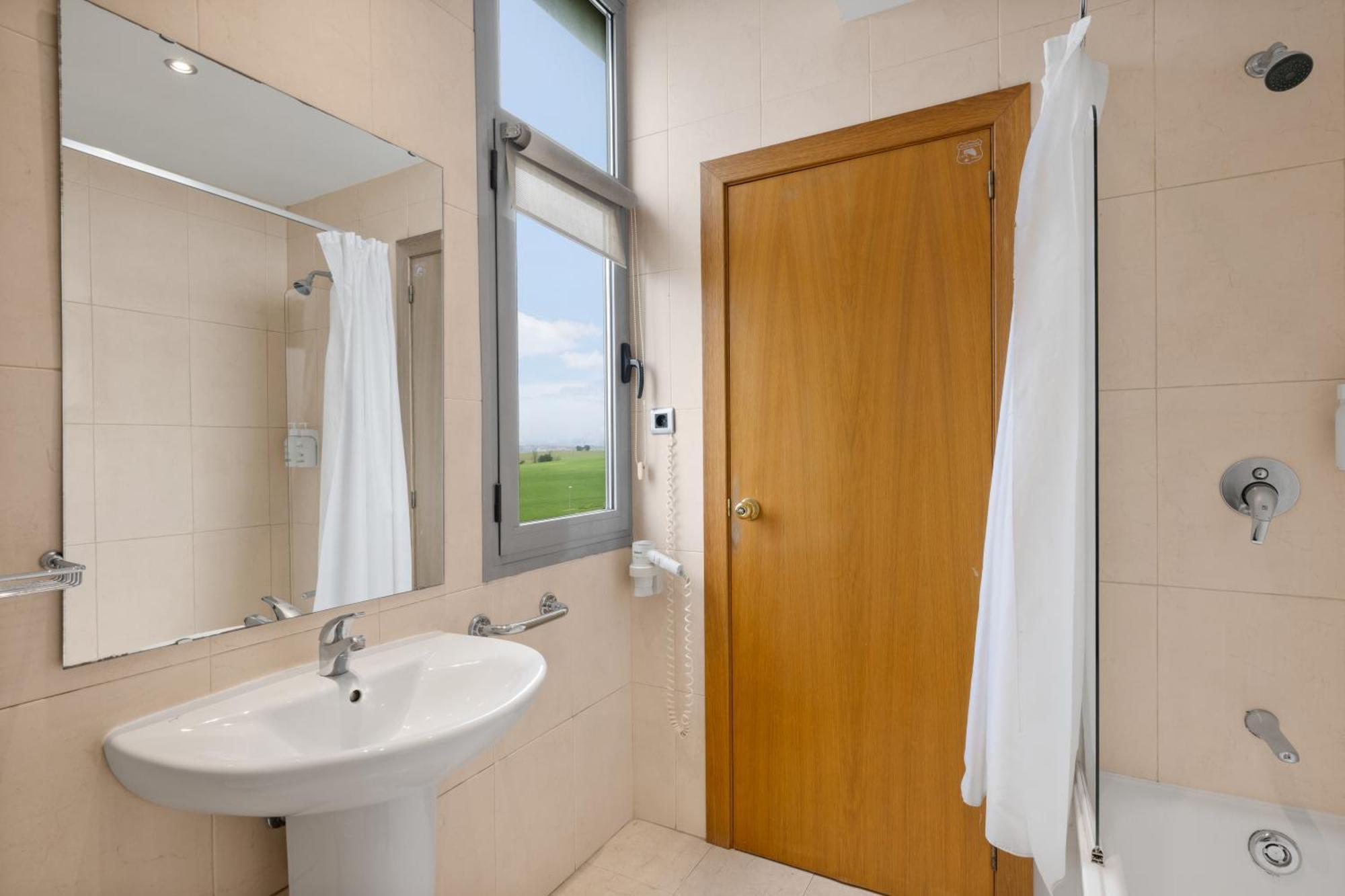 B&B Hotel Barcelona Mollet Porta De Gallecs Mollet del Valles Bagian luar foto